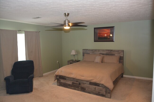 Foto del edificio - 979 Kemper Meadow Dr