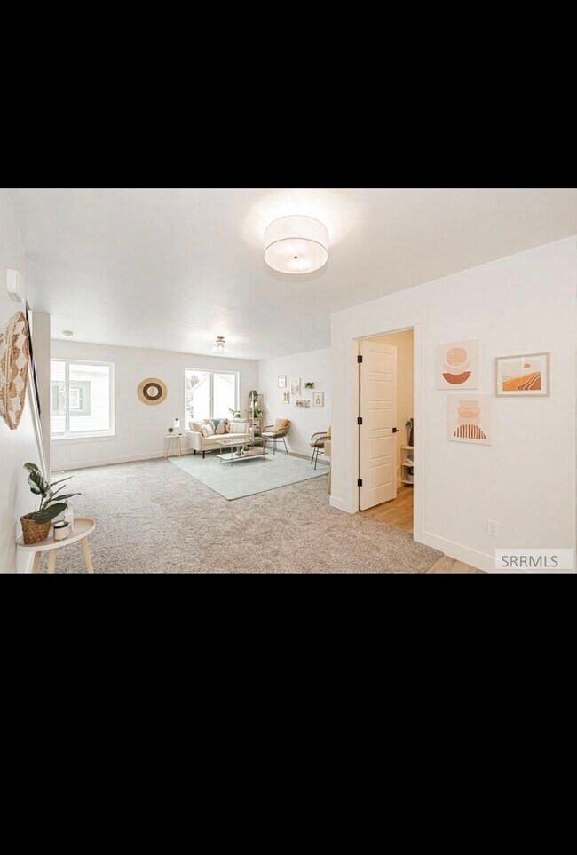 Foto del edificio - 676 E Court St