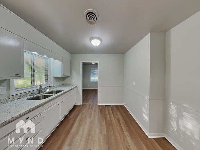 Foto del edificio - 217 E Haven Dr NE