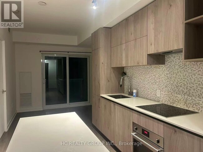 Building Photo - 1 Yorkville Ave