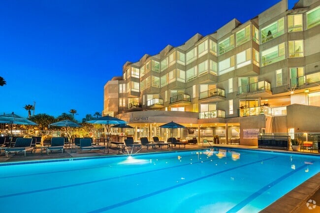 Building Photo - Esprit Marina del Rey