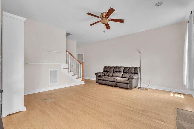 Foto del edificio - 210 Raven Ridge Ct