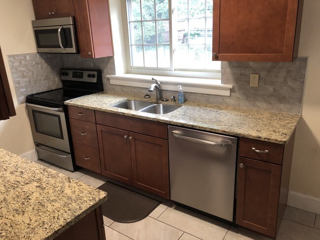 Kitchen - 1110 Hickory Rd