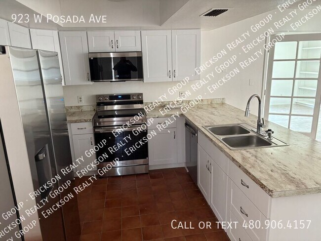 Building Photo - 923 W Posada Ave