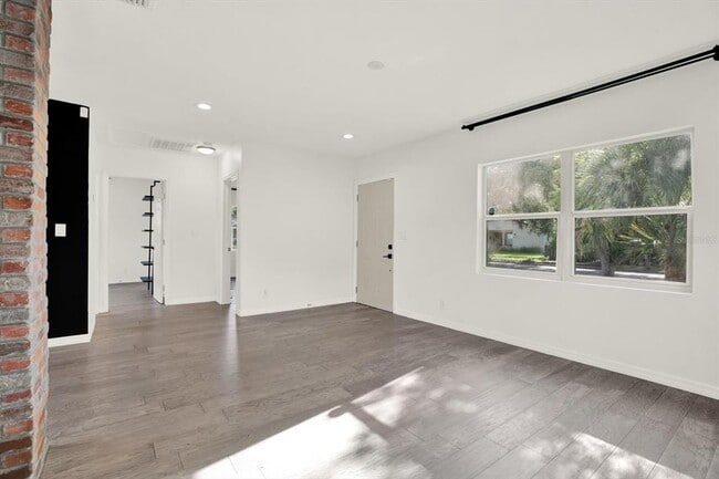 Foto del edificio - 5006 N Suwanee Ave