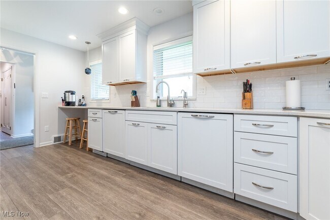 Foto del edificio - 2500 Deborah Dr