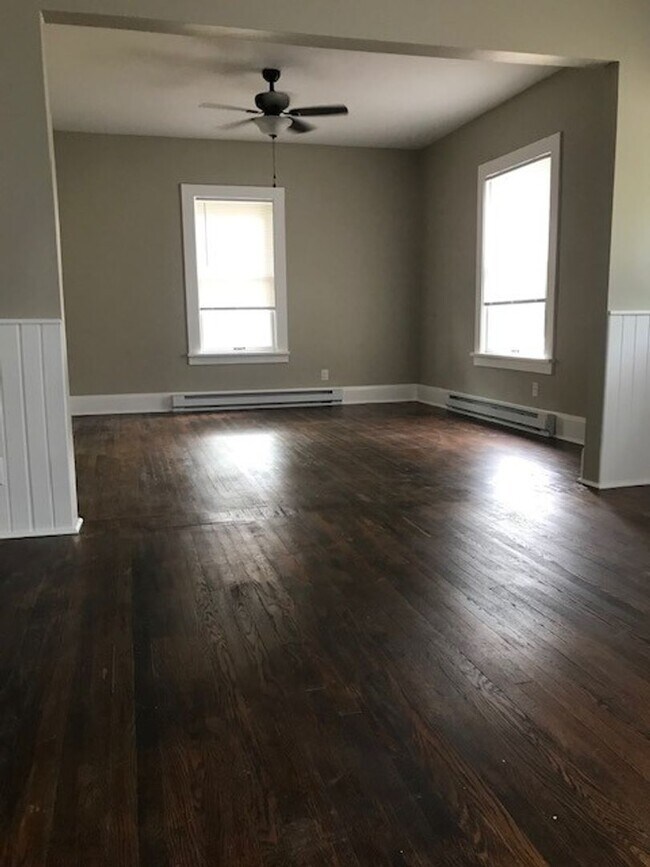 Building Photo - Beautiful Remodeled Three Bedroom Home on ...
