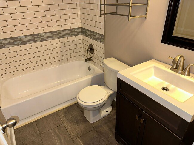 Foto del edificio - Beautiful 2 Bedroom Belmont Bungalow