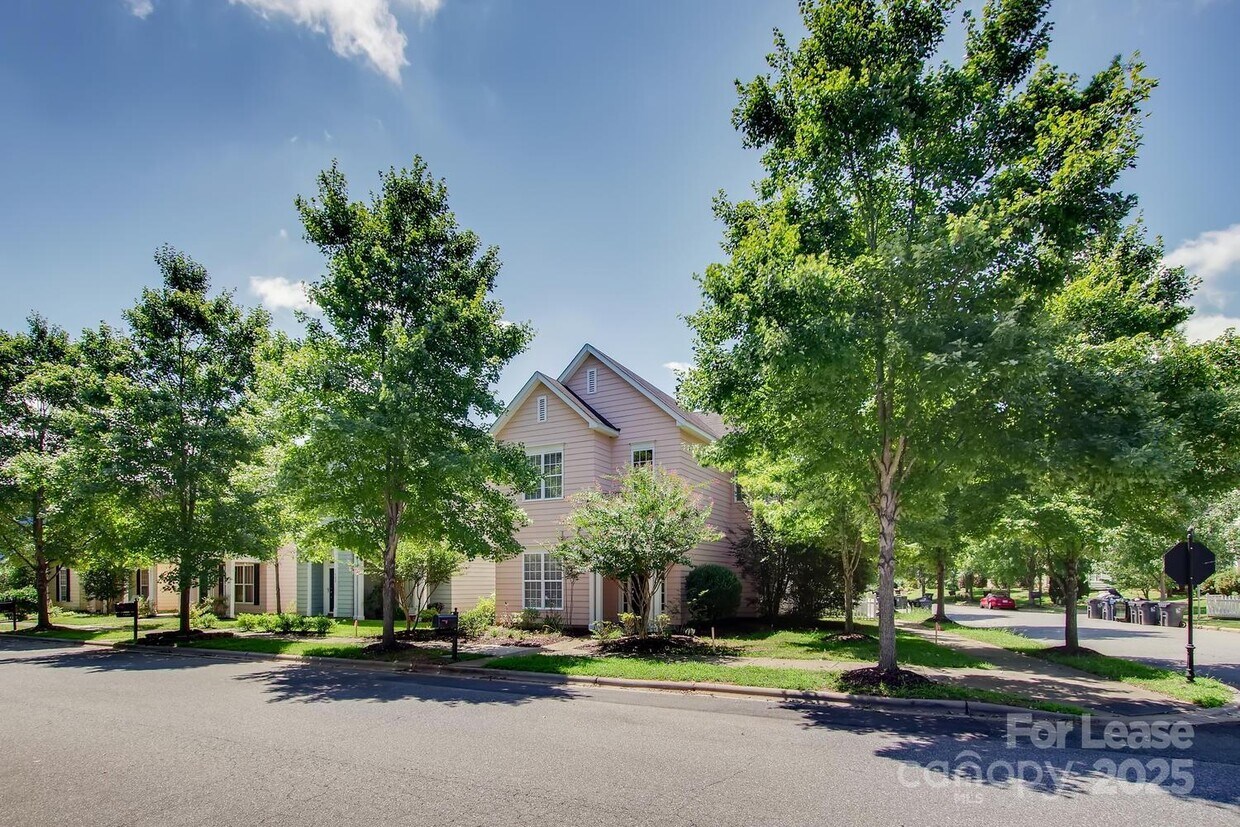 Foto principal - 7404 Darblay St