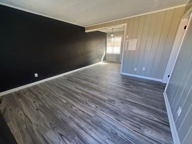 Building Photo - 130 Eastwood Ave