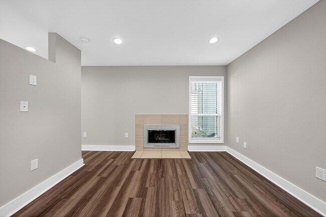 Building Photo - 935 La Posada Dr