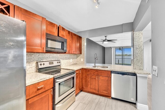 Building Photo - 109 Lake Emerald Dr