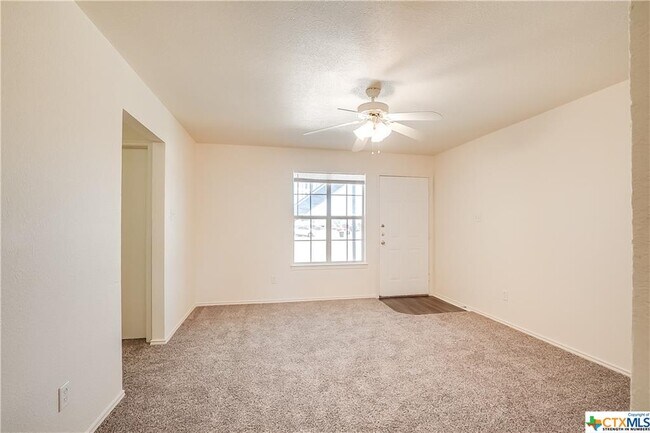 Foto del edificio - 2708 Garland Dr
