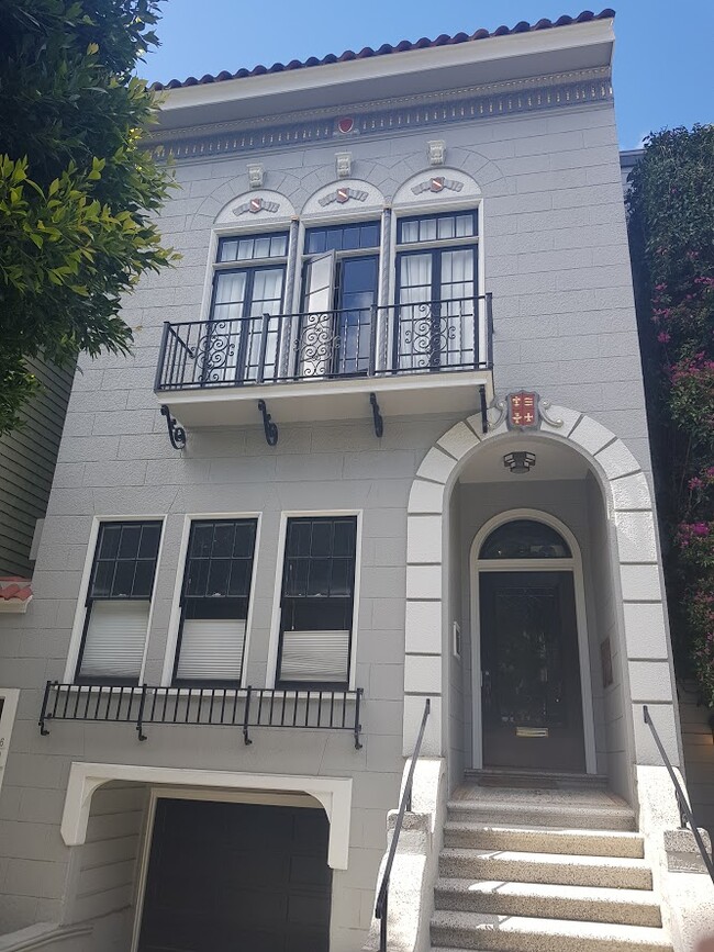 Building Photo - 1906 Green St