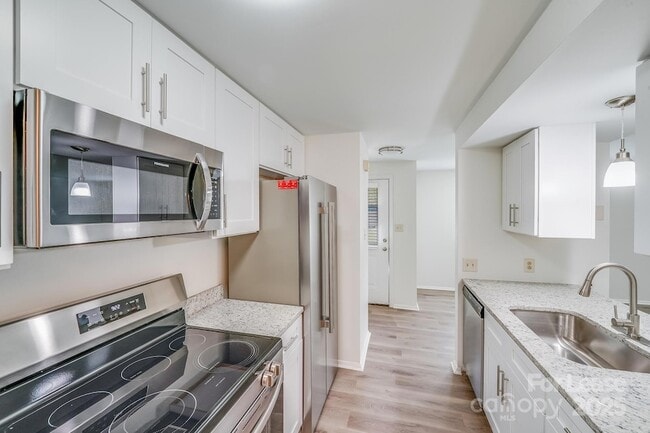 Building Photo - 5001 Forest Mountain Ct
