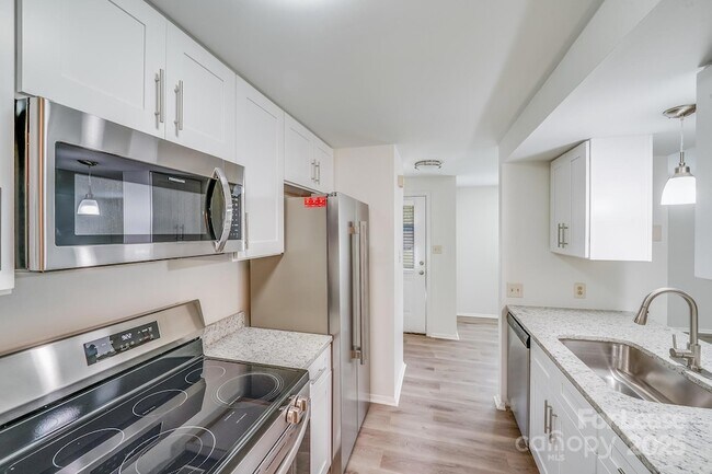 Foto del edificio - 5001 Forest Mountain Ct
