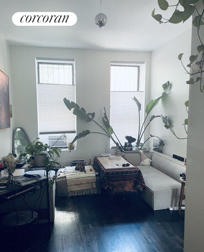 Foto del edificio - 50 W 105th St