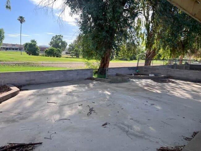Building Photo - 2BR Cozy Cottage FURNISHED on the Golf Course