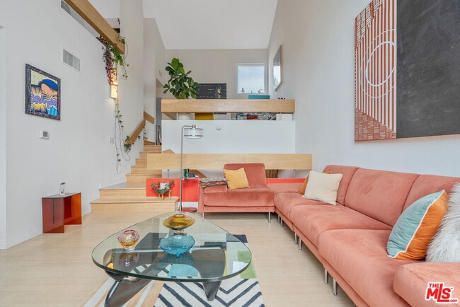 Foto del edificio - 1979 Grace Ave