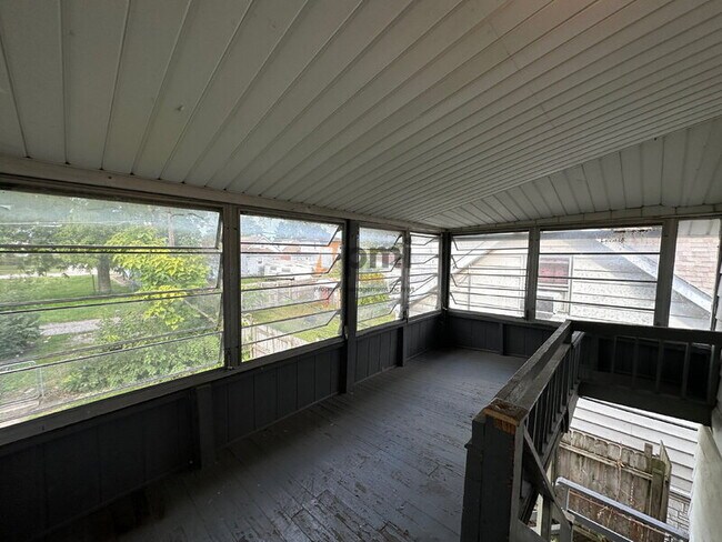 Building Photo - 1209 1/2 Ohio Street