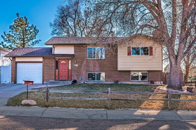 5 bedrooms ,2 bathrooms and on 0.32 acres for rent - 5 bedrooms ,2 bathrooms and on 0.32 acres for rent Apartment