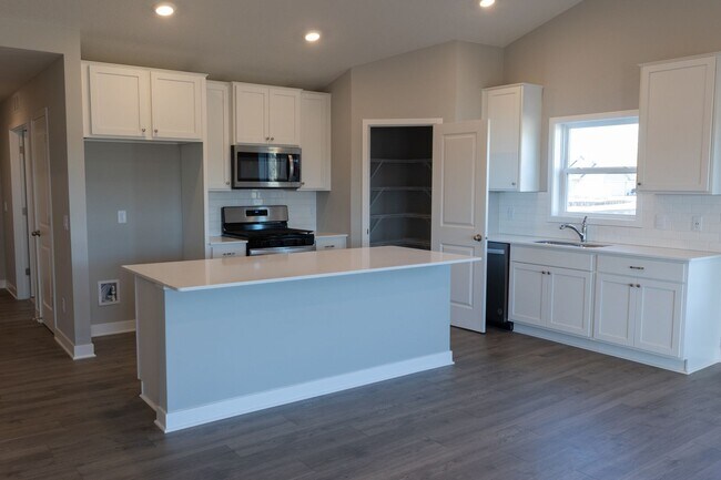 Building Photo - Brand-New 5-Bedroom 3170 sq ft Home in Cot...