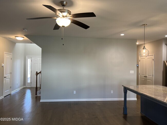 Building Photo - 401 Tivoli Wy