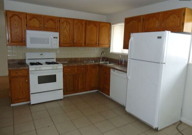 Building Photo - Charming Updated 3-Bedroom Home with Fenced Yard & Modern Upgrades in Dellwood
