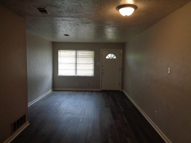 Foto del edificio - 3831 Castle Hills Dr