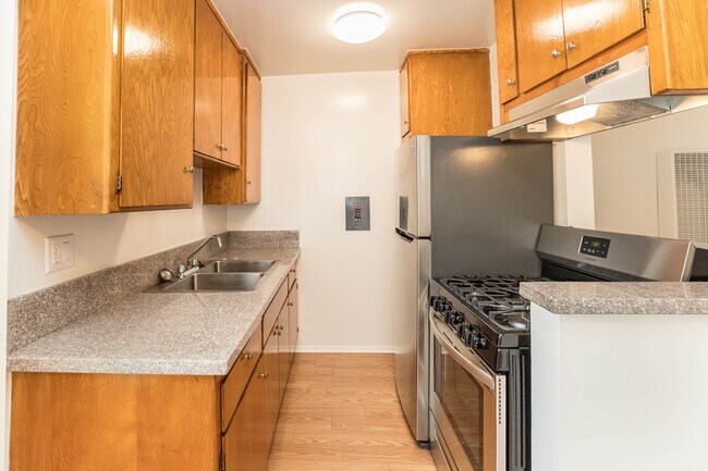 Building Photo - 12520 Pacific Ave