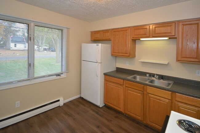 Foto del edificio - ***Ask about our Security Deposit Alternative!*** $899- Remodeled one bedroom apartment in Eastwood