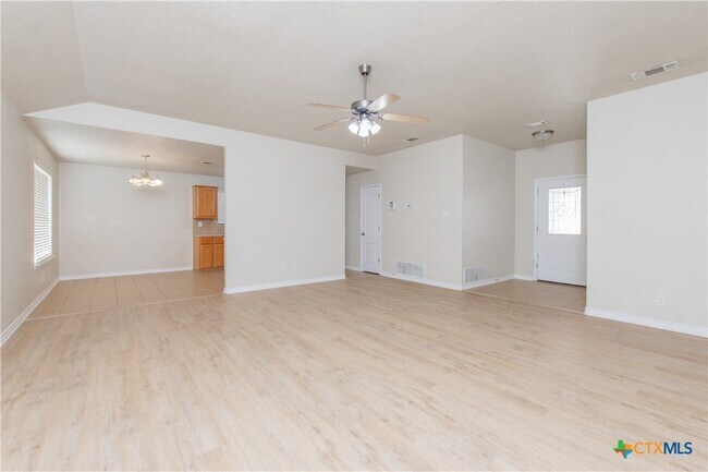 Foto del edificio - 404 Rowdy Dr