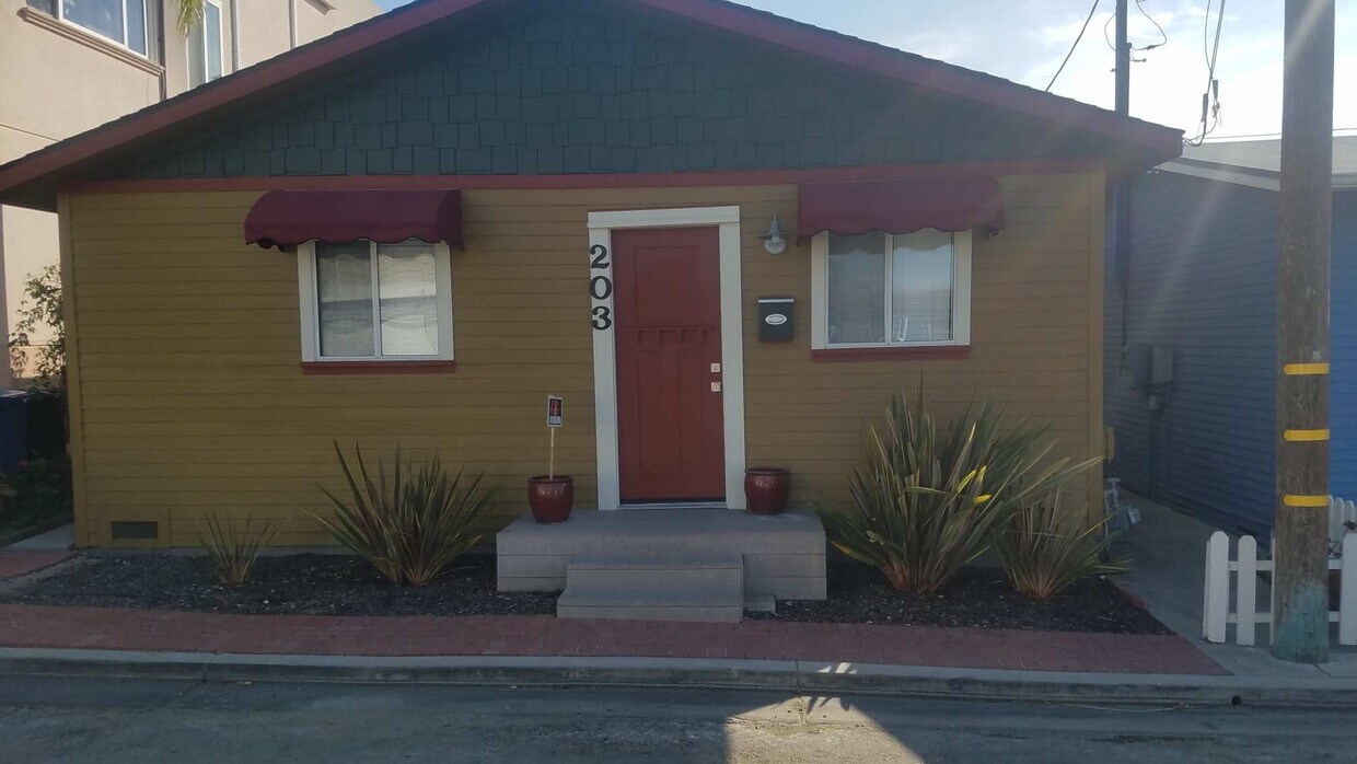Primary Photo - 203 Boeker Ave