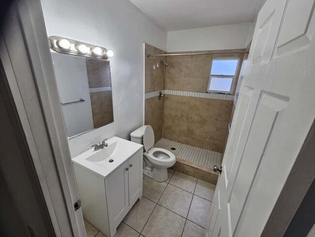 Building Photo - 701 N J St