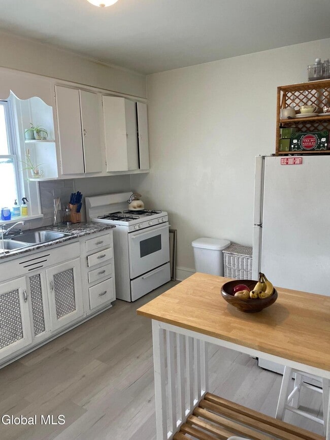 Foto del edificio - 7 Edison Ave