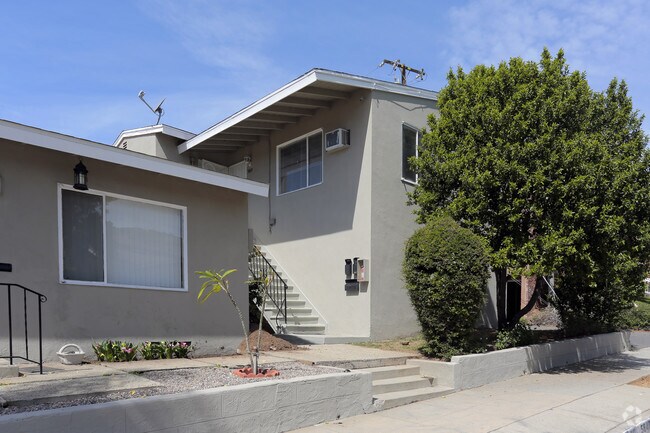 Foto del edificio - 5847-5859 Comstock Ave