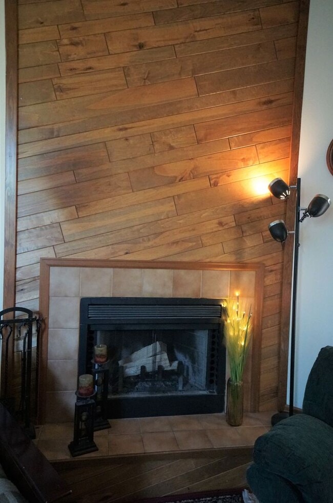 Building Photo - 1155 Popes Valley Dr