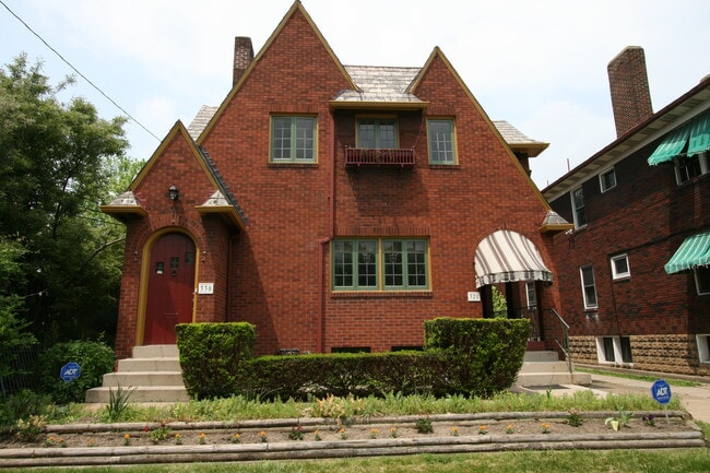 Front of 328 S. Aiken Ave entire 1st floor - 328 S Aiken Ave