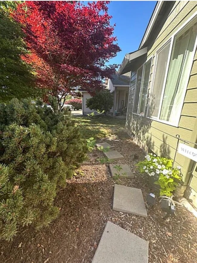 Building Photo - single level house