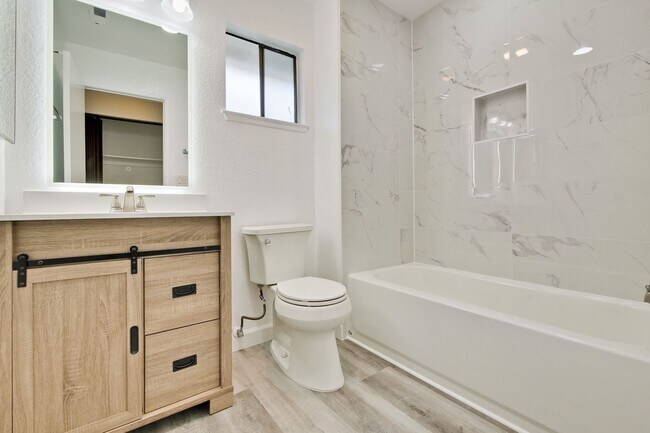 Foto del edificio - Welcome to this 3 bedroom 2 bath Just updated Townhome located in South San Jose.