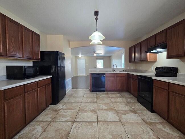 Foto del edificio - PRICE REDUCTION & NEW IN MANAGEMENT - AVAI...