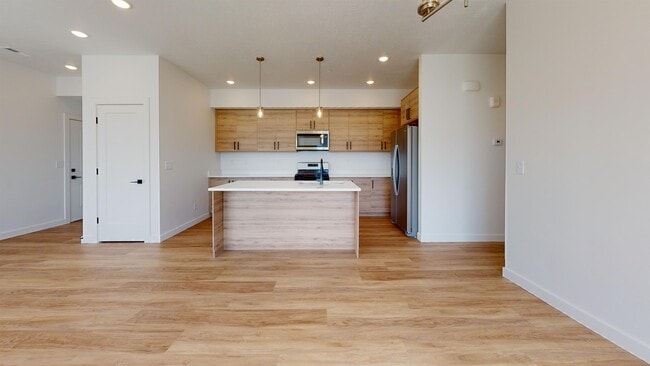 Building Photo - 1294 S Sawmill Blvd