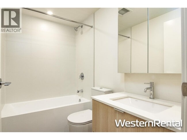 Building Photo - 318 Alderson Ave