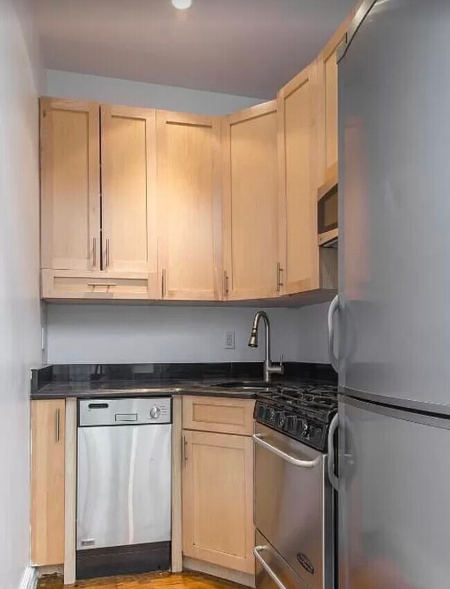 Building Photo - 89 Clinton St