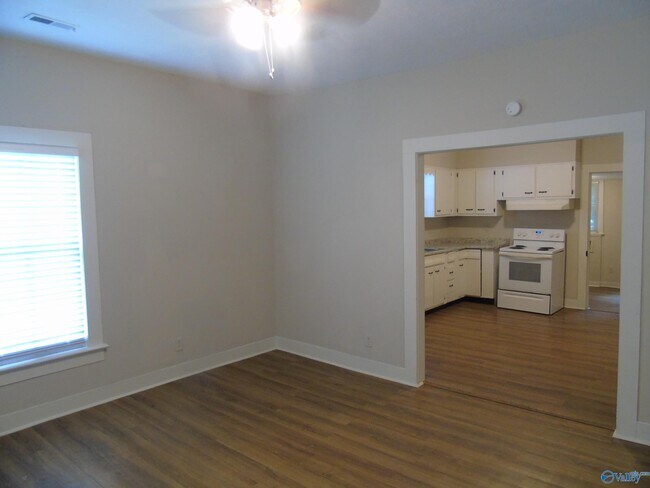 Foto del edificio - 802 Beirne Ave NE