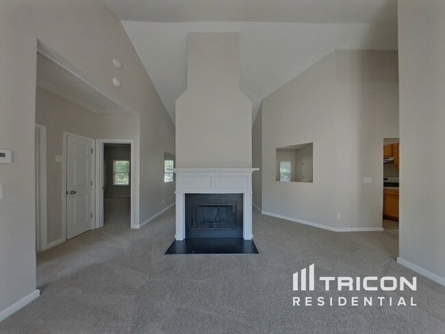 Building Photo - 318 Summit View Dr