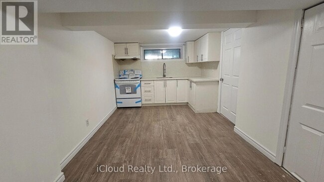 Building Photo - 111 Bexhill Ave