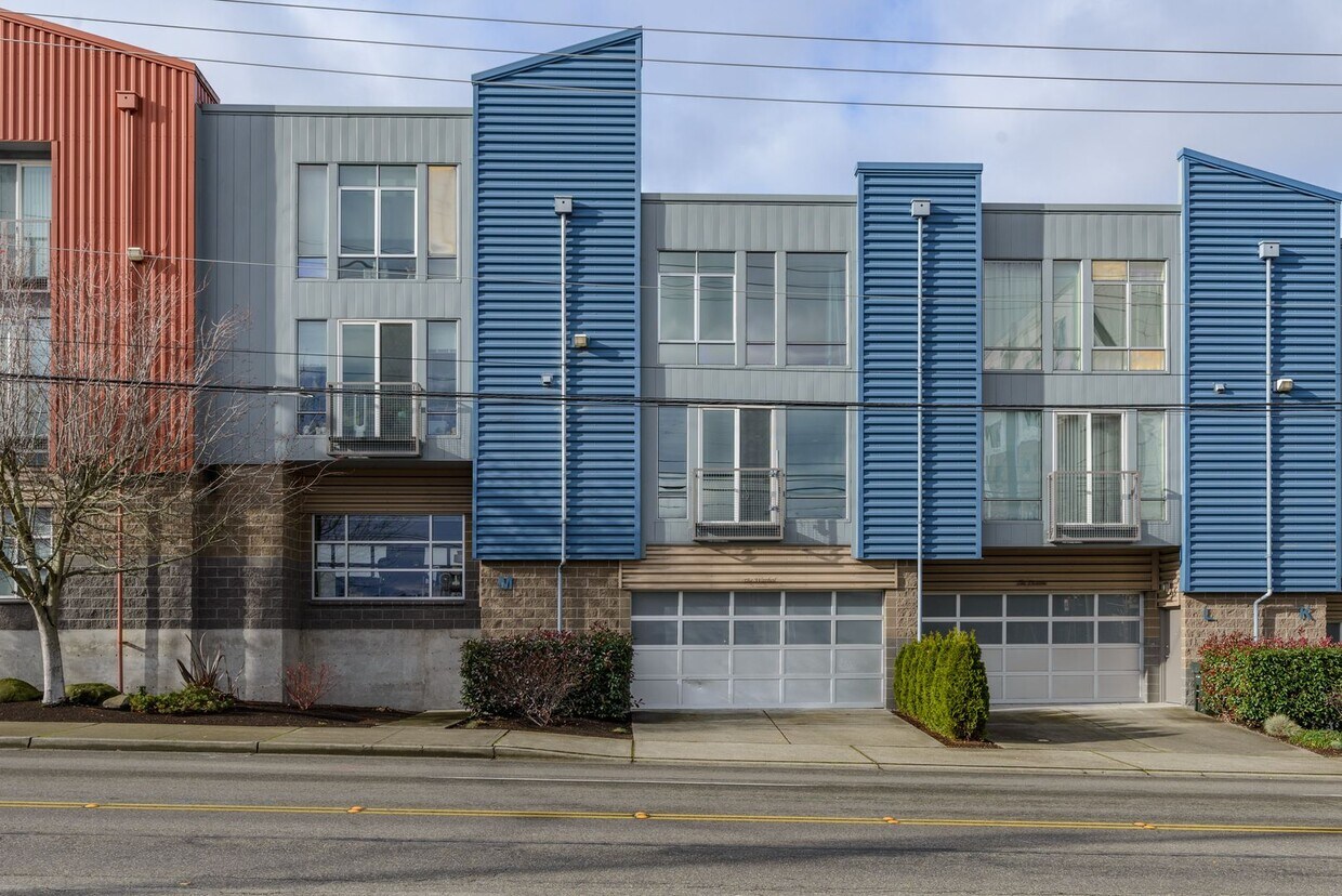 Primary Photo - 500.00 Off Your Move In Funds!! Hurry Quick!