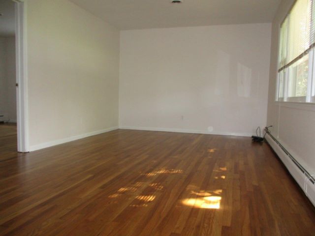 Foto del edificio - 70 Carlton Ln