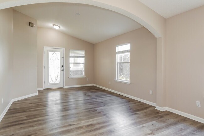 Foto del edificio - 3899 Pebble Brooke Circle South